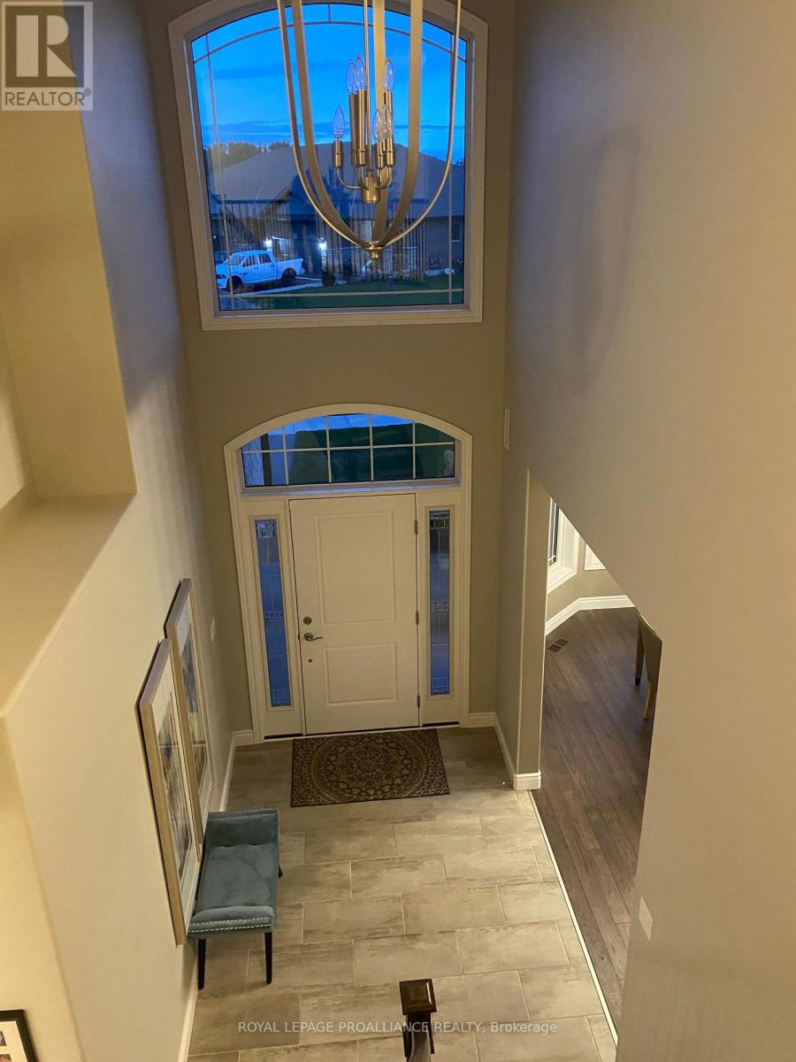 62 FARMINGTON CRES