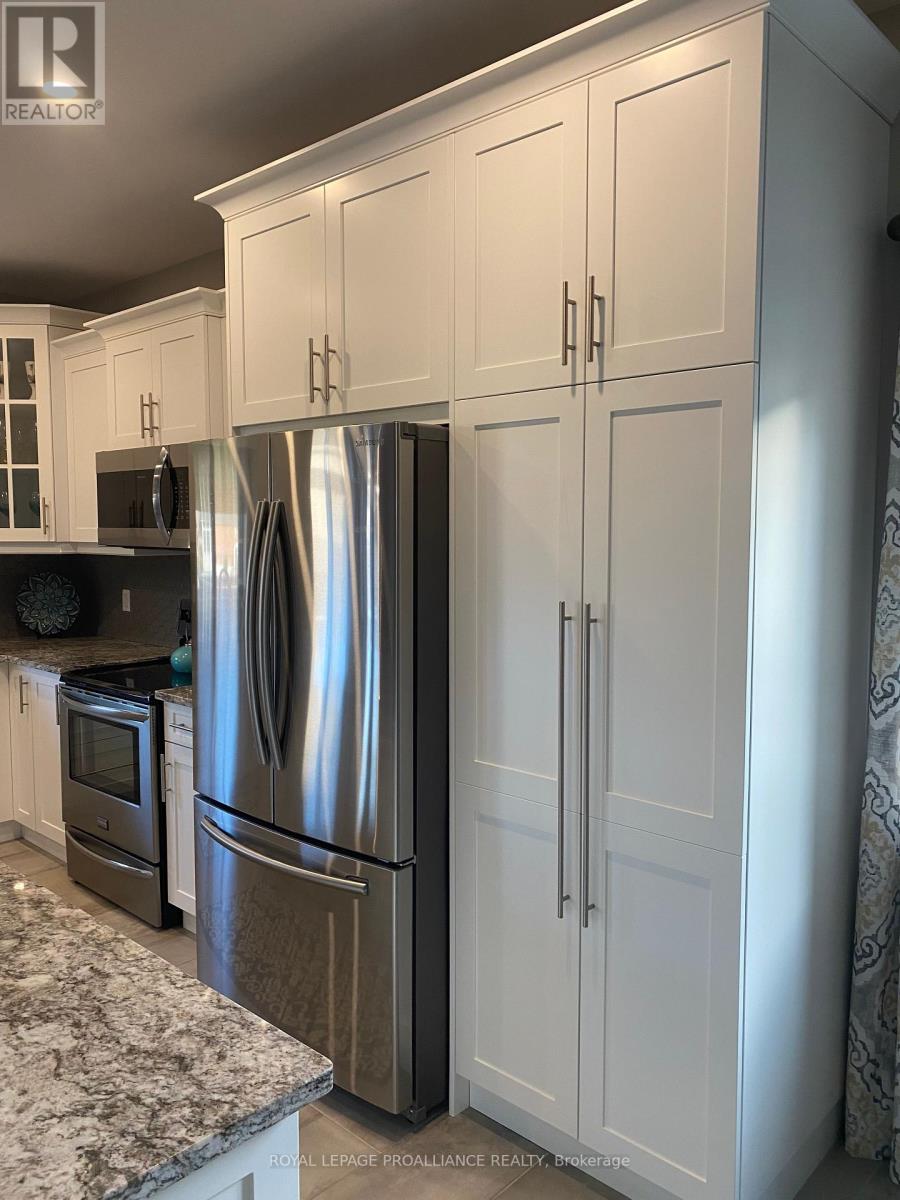 62 FARMINGTON CRES