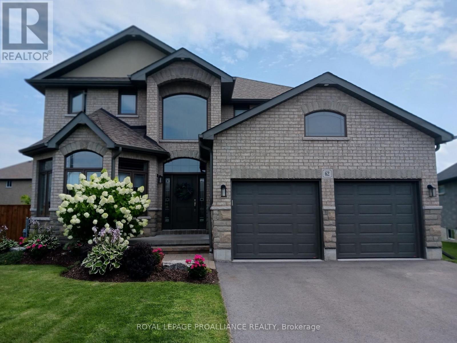62 FARMINGTON CRES