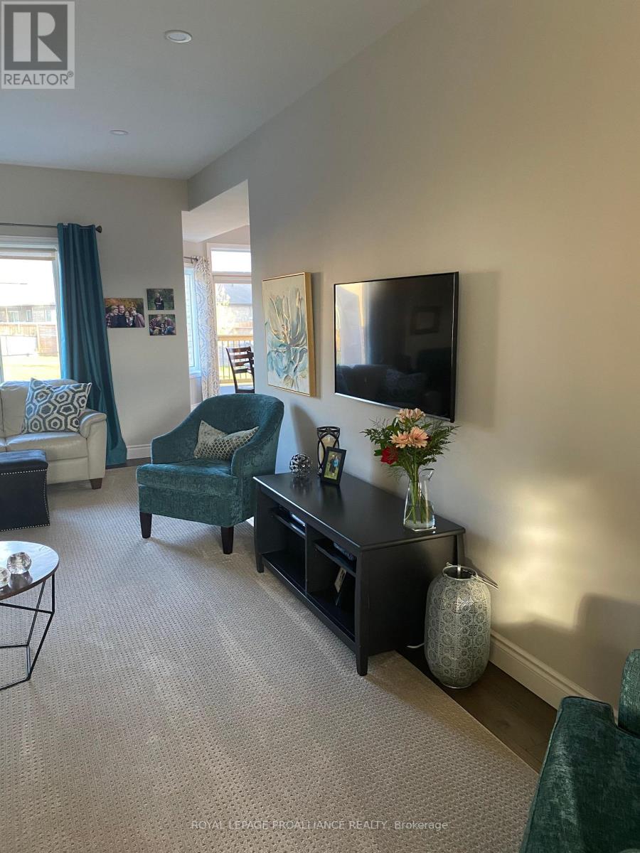 62 FARMINGTON CRES