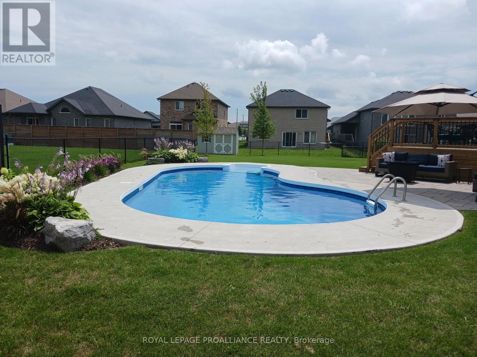 62 FARMINGTON CRES