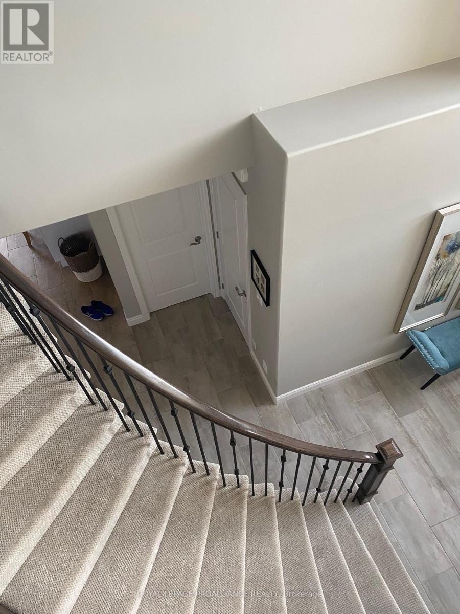 62 FARMINGTON CRES