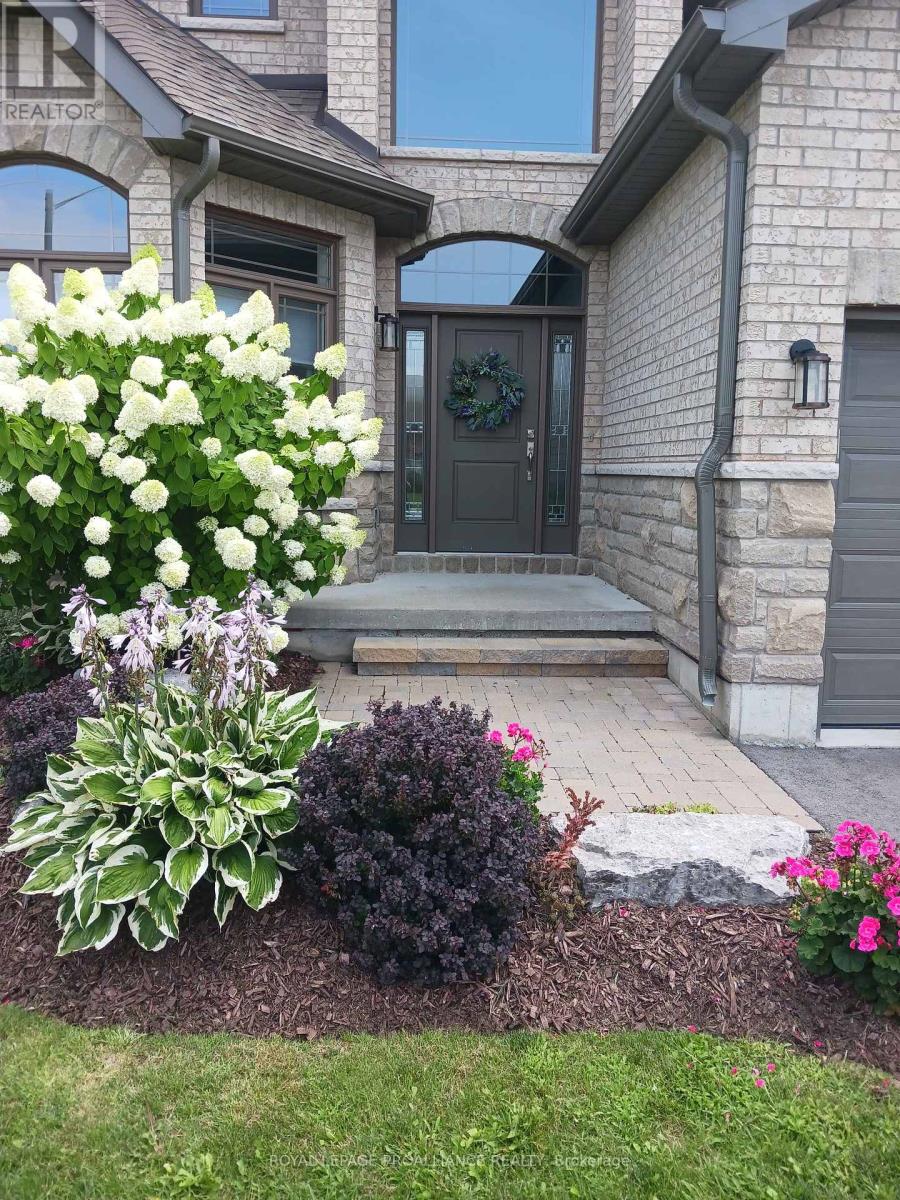 62 FARMINGTON CRES