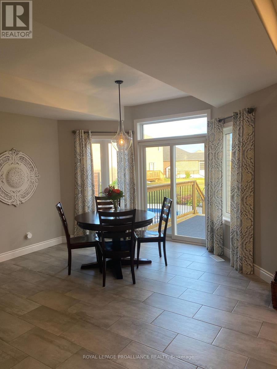 62 FARMINGTON CRES