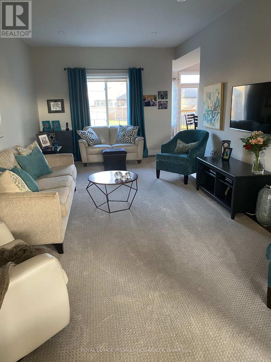 62 FARMINGTON CRES