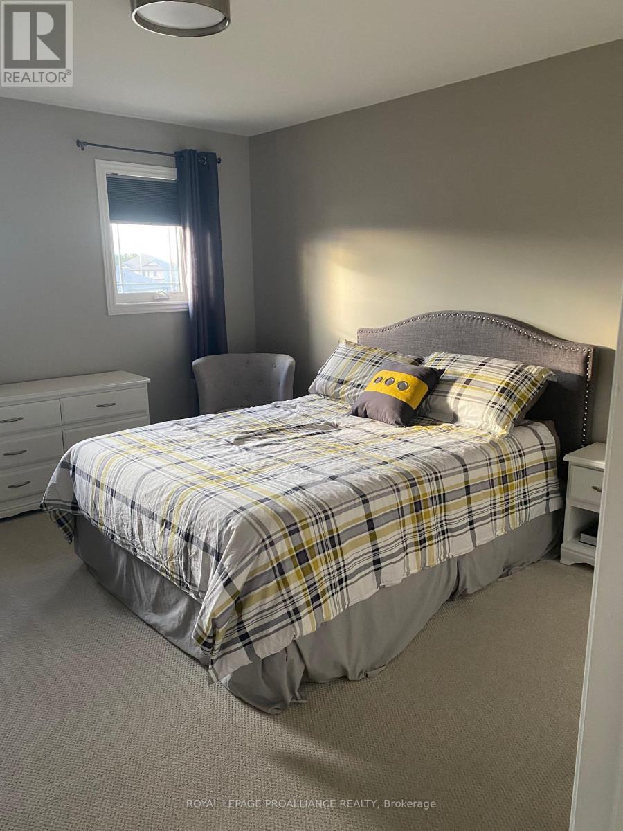 62 FARMINGTON CRES