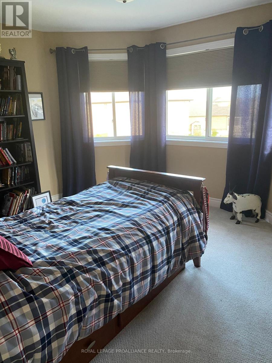 62 FARMINGTON CRES