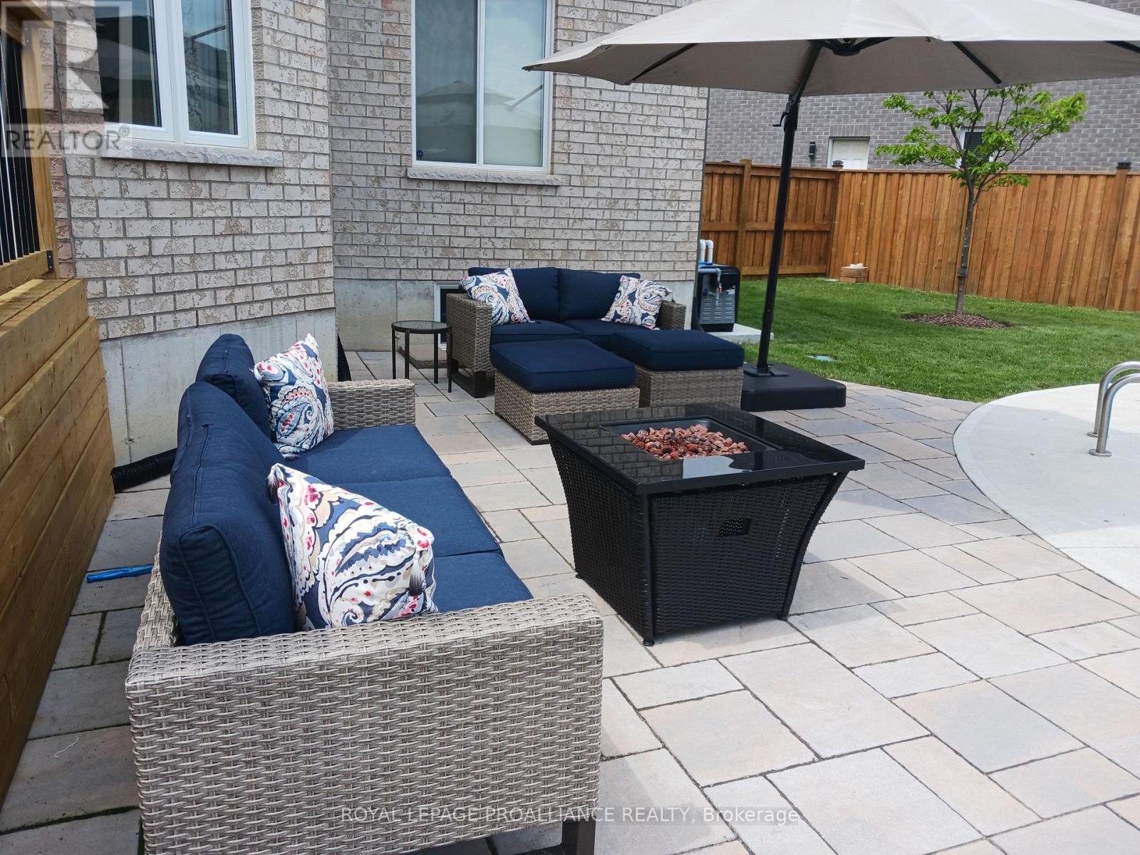 62 FARMINGTON CRES