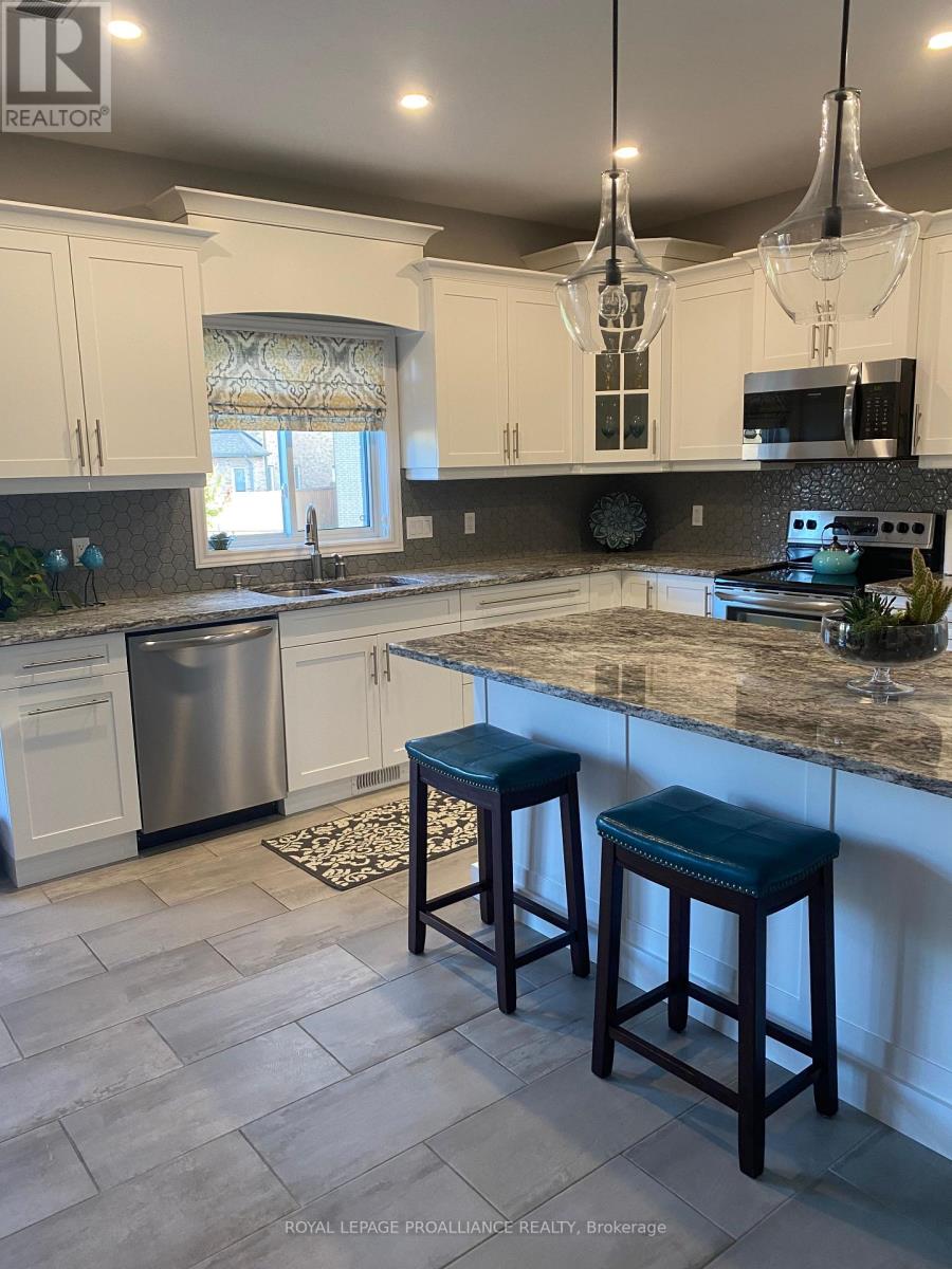 62 FARMINGTON CRES