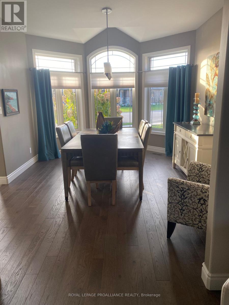 62 FARMINGTON CRES