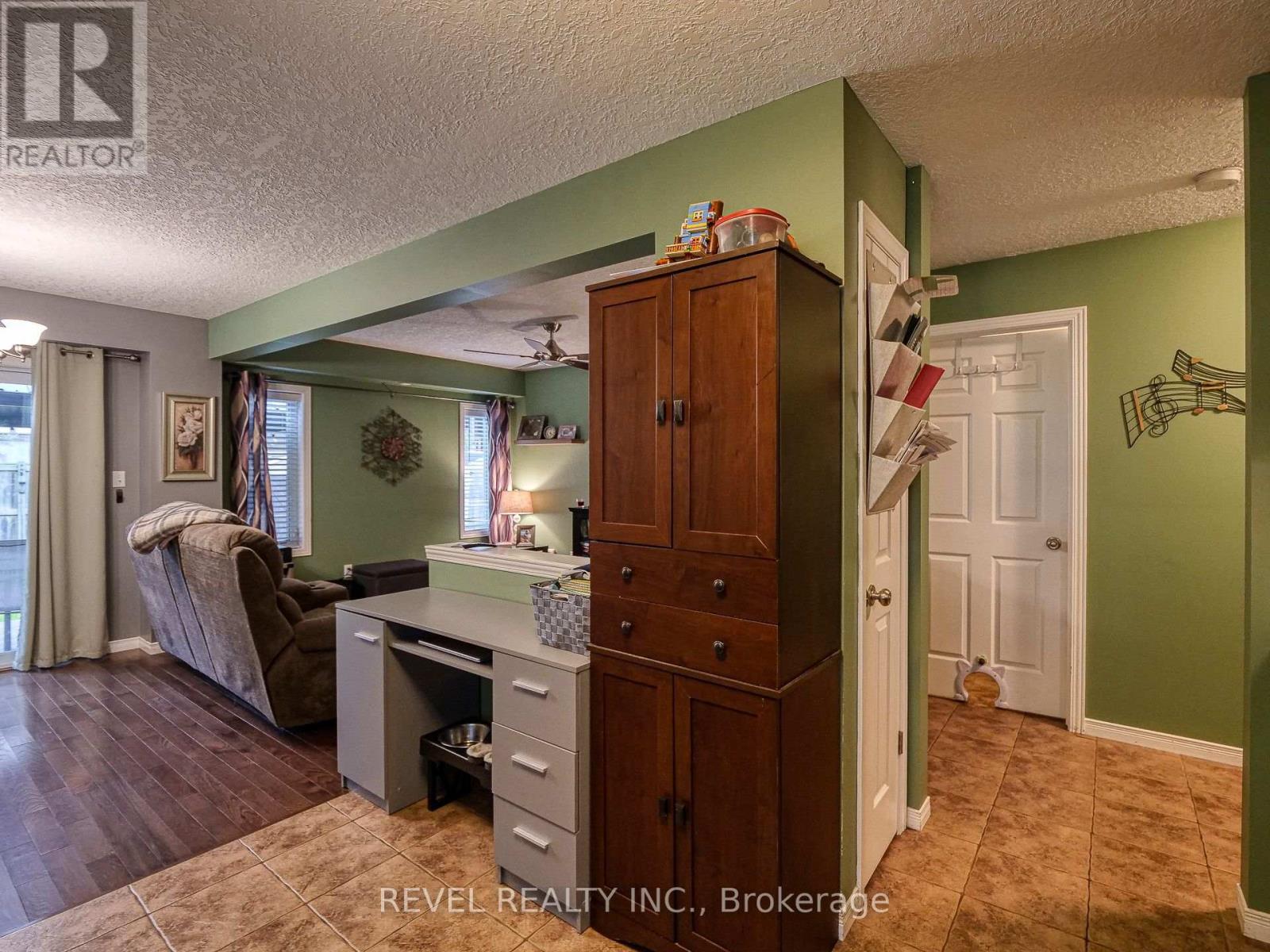 1055 MARQUETTE DR