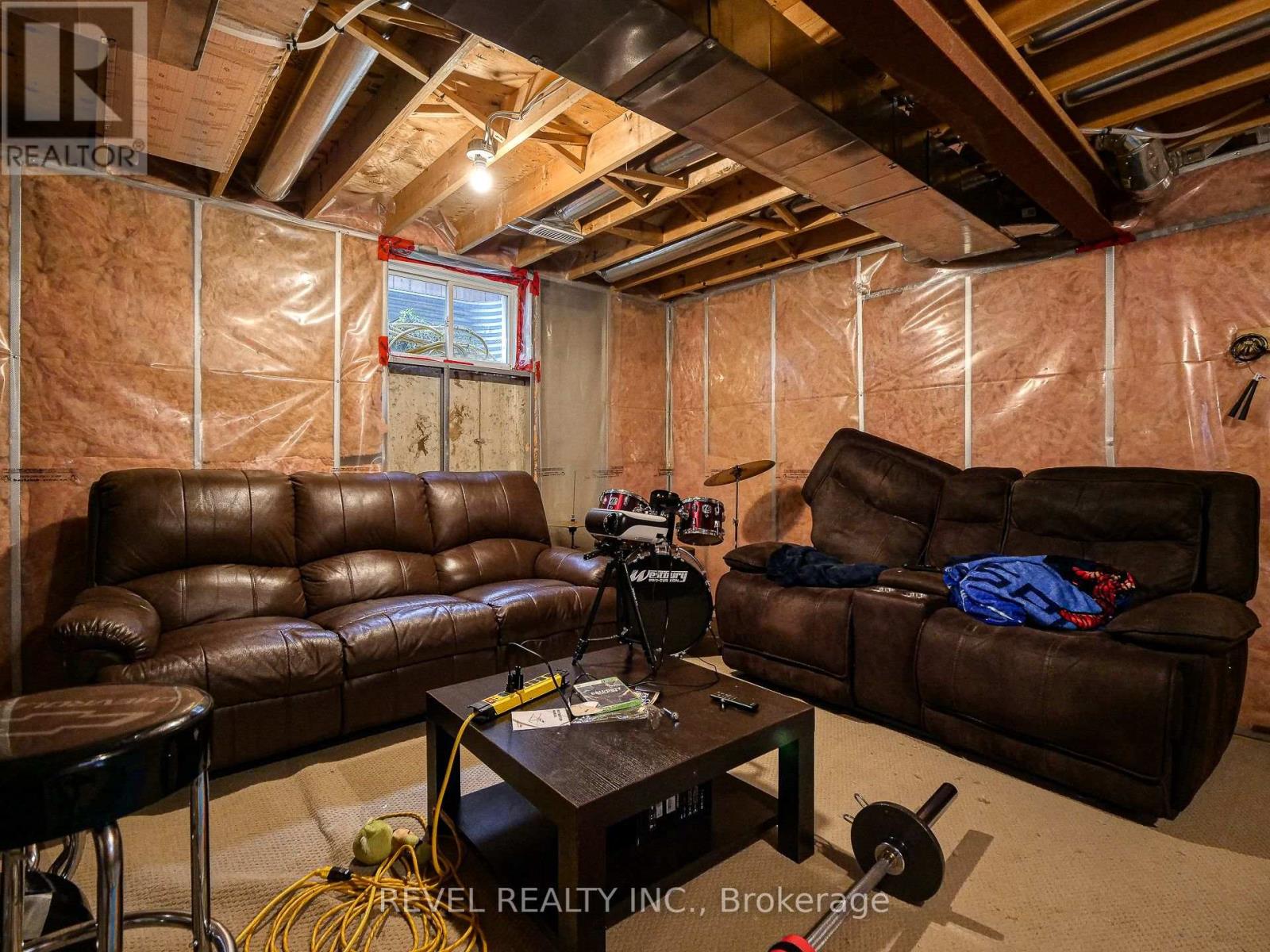 1055 MARQUETTE DR