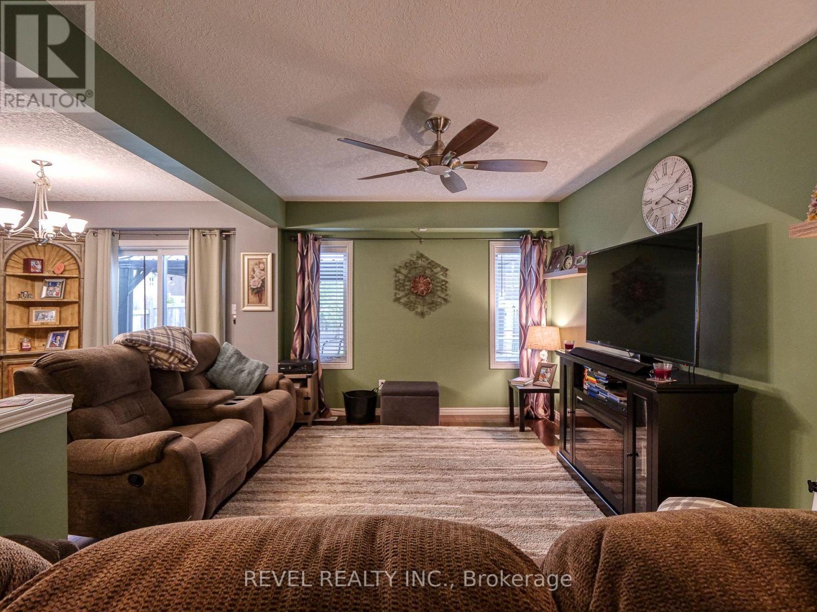 1055 MARQUETTE DR