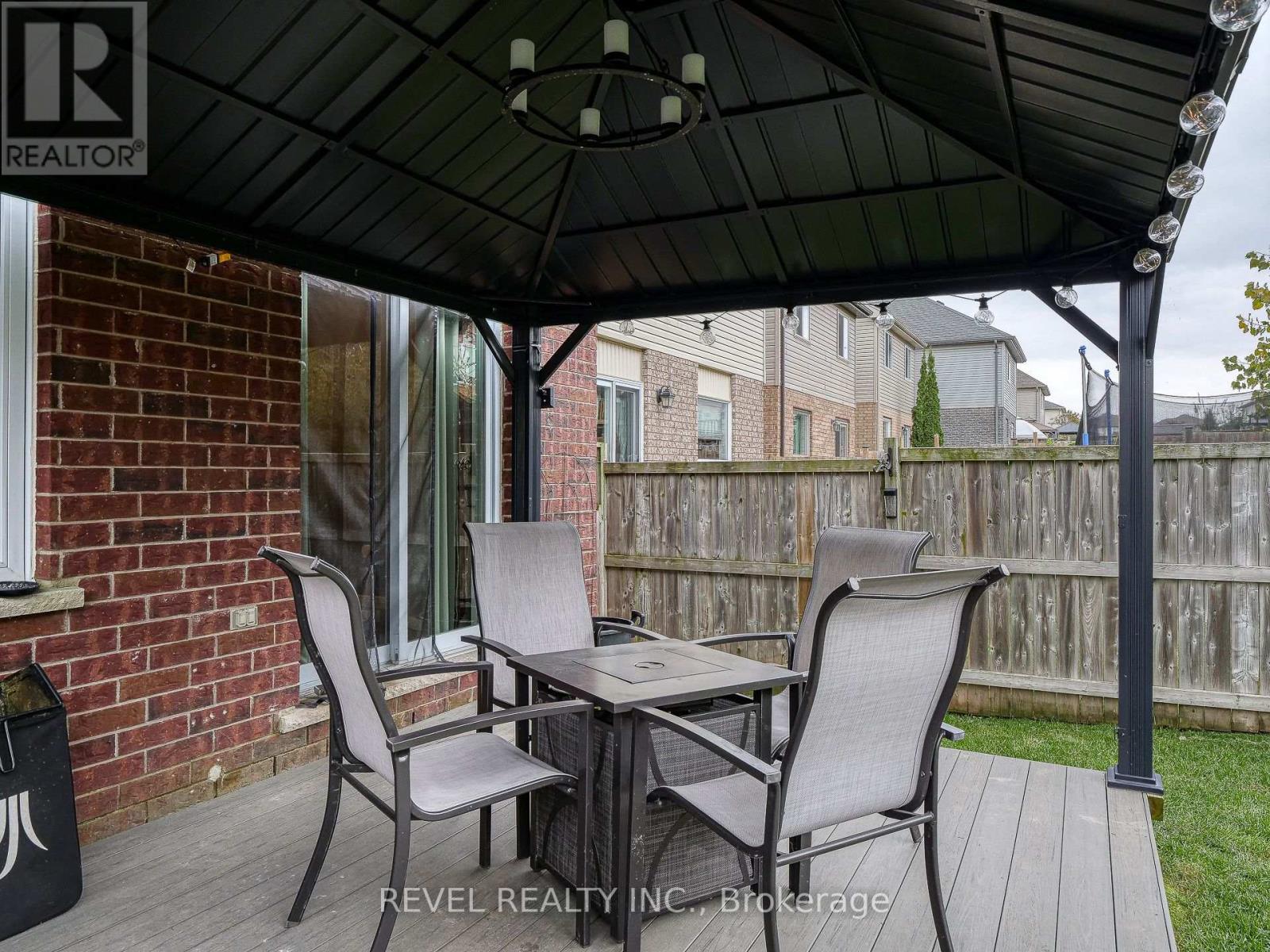1055 MARQUETTE DR