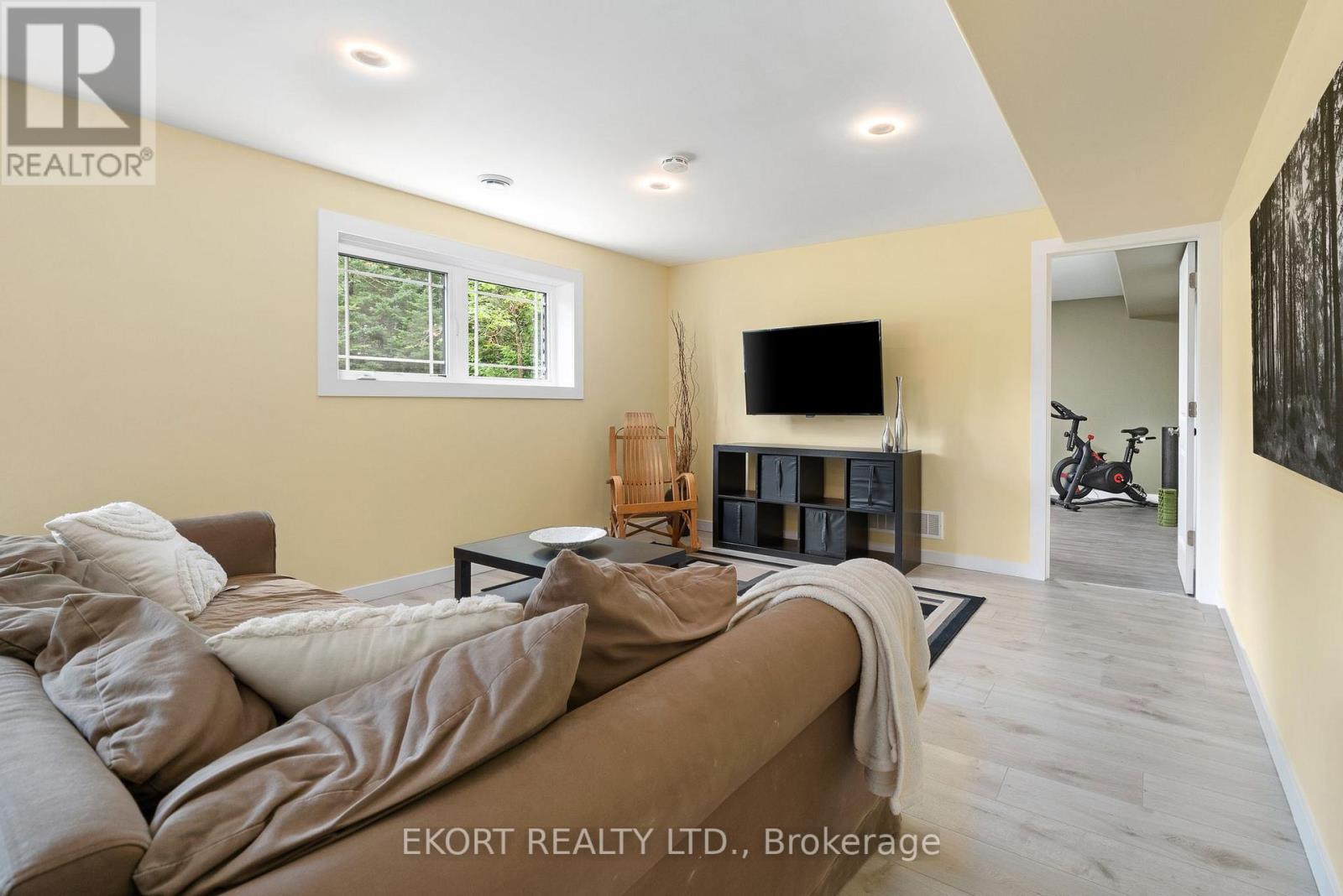 366 RAY RD