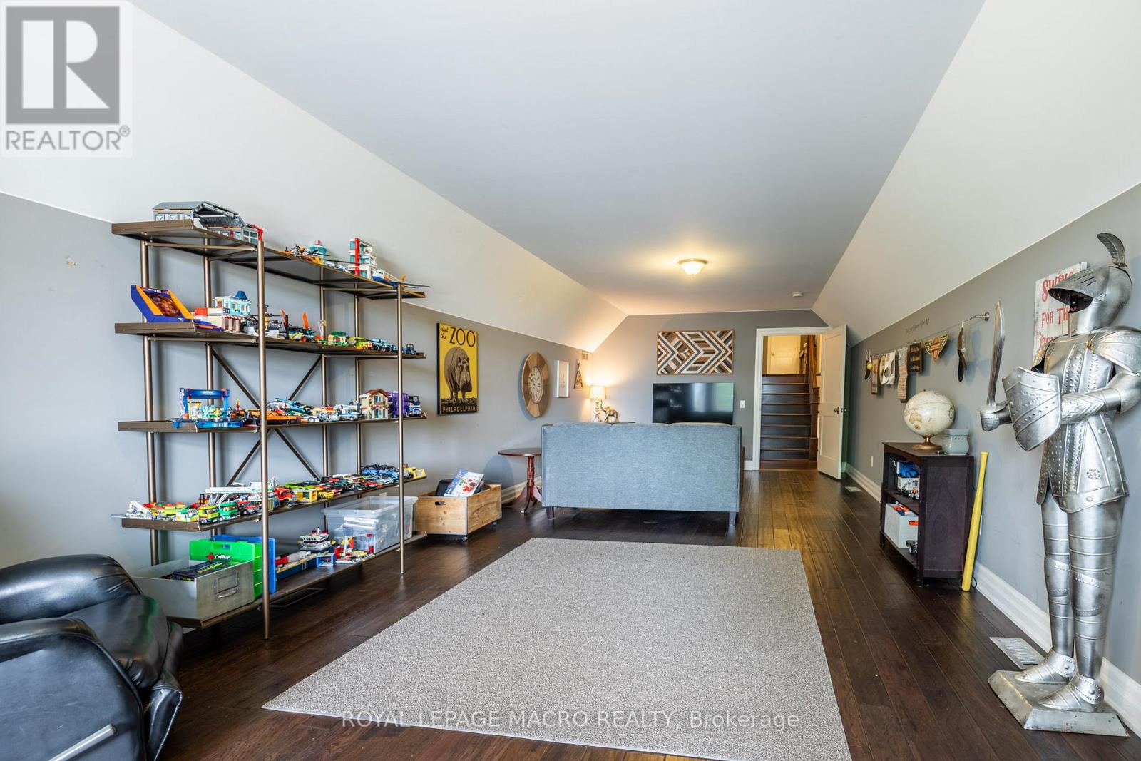 267 MAIN ST W