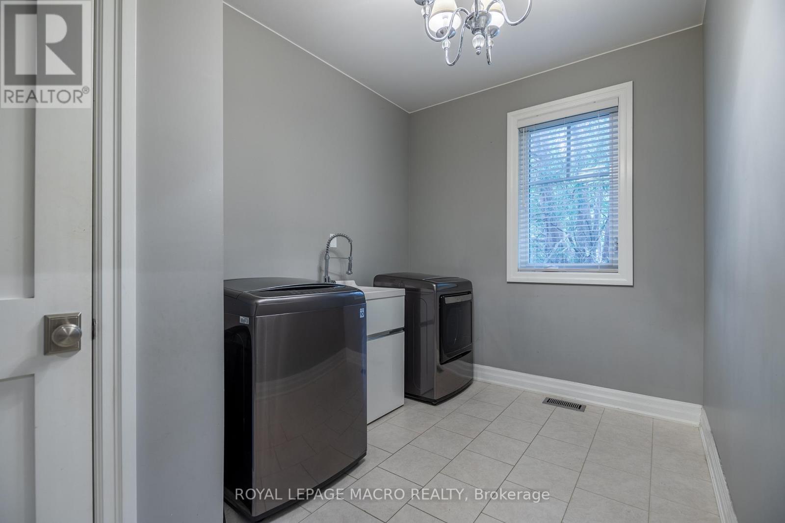 267 MAIN ST W