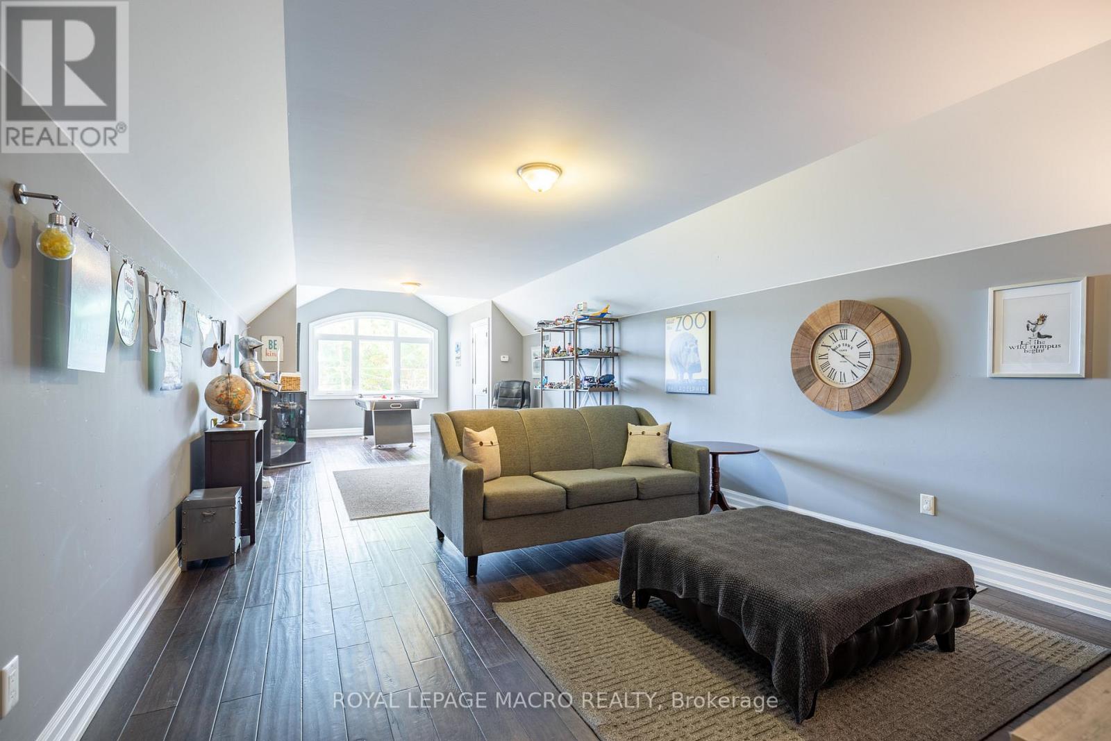 267 MAIN ST W
