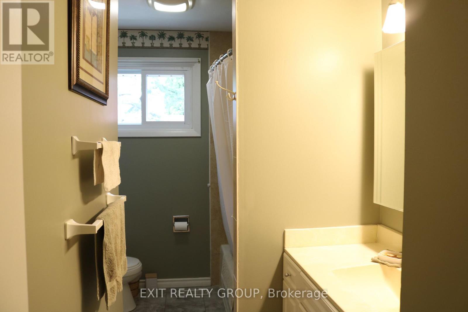 44 LEXINGTON CRES