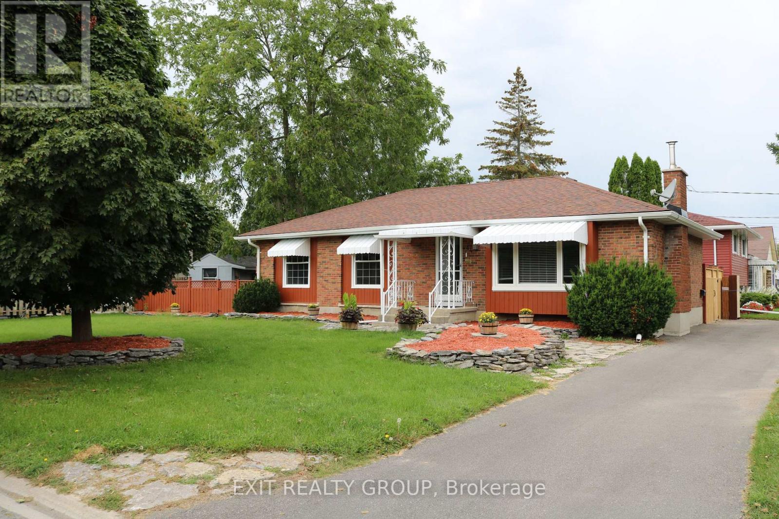 44 LEXINGTON CRES