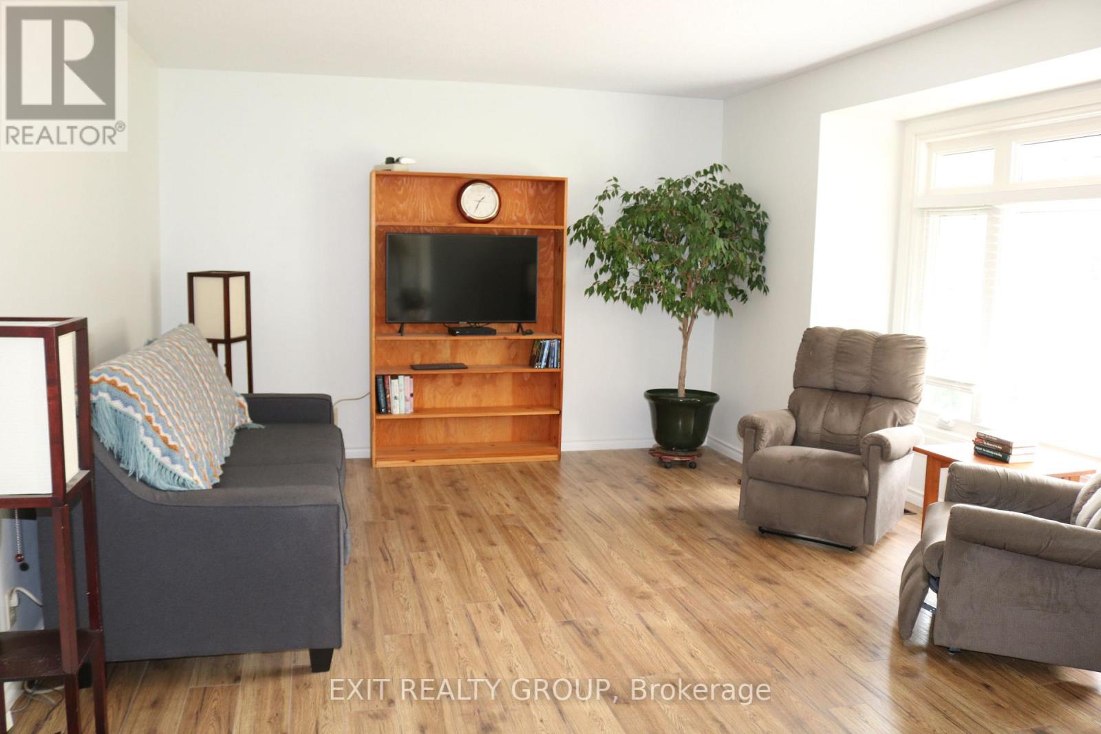 44 LEXINGTON CRES