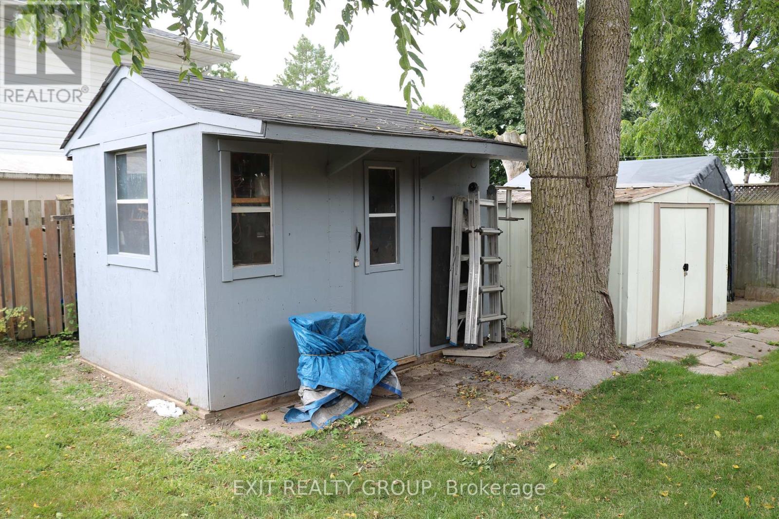 44 LEXINGTON CRES