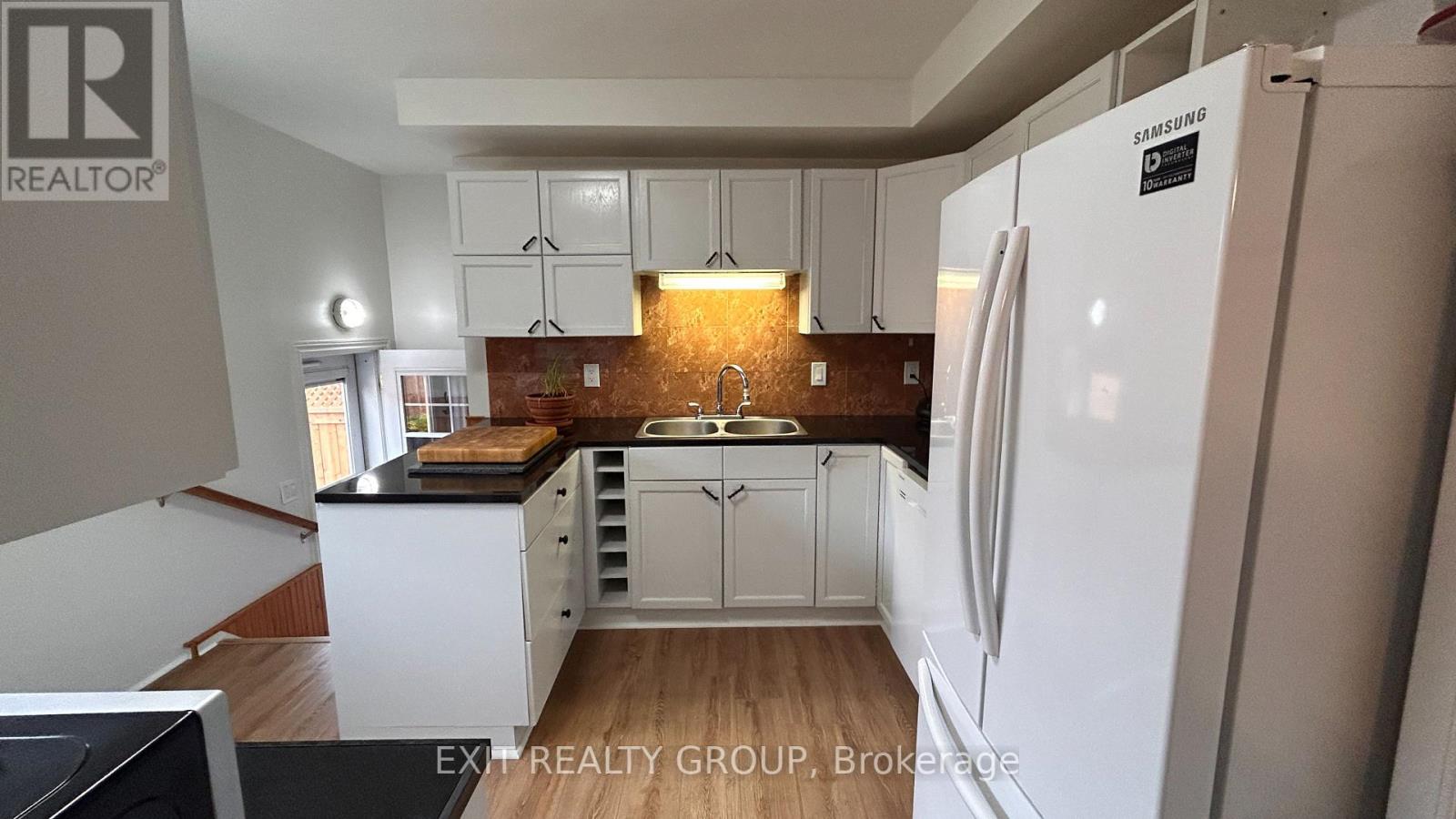 44 LEXINGTON CRES