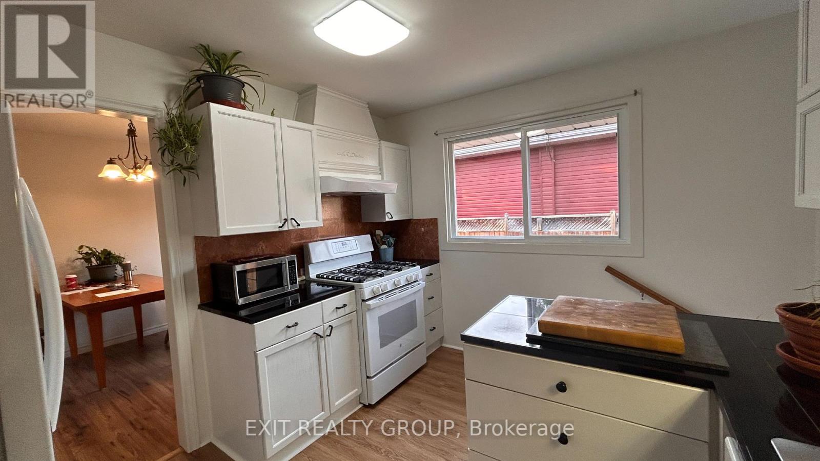 44 LEXINGTON CRES