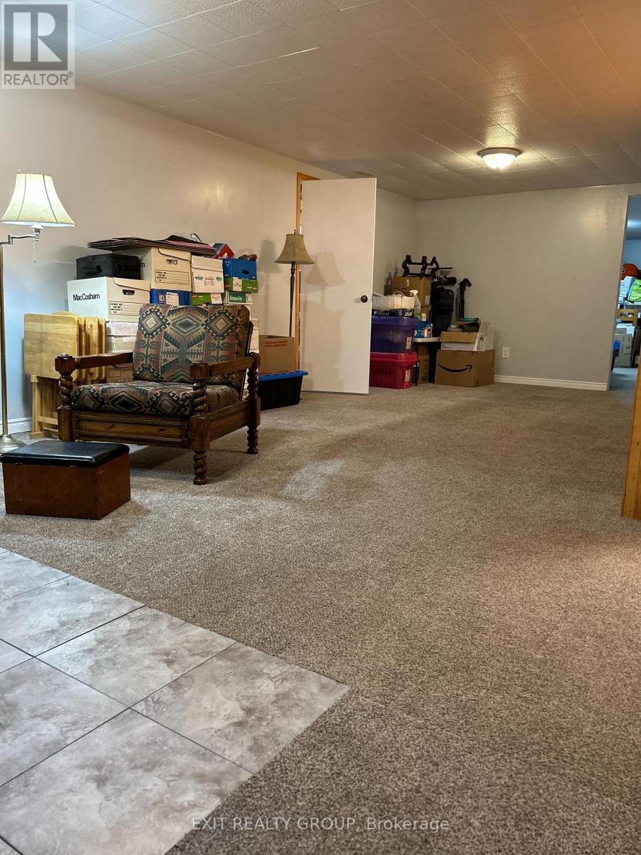 44 LEXINGTON CRES