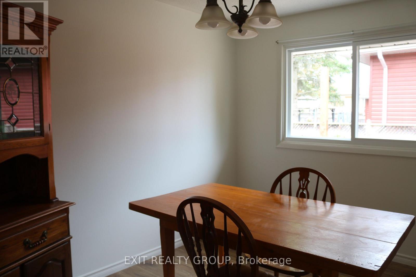44 LEXINGTON CRES