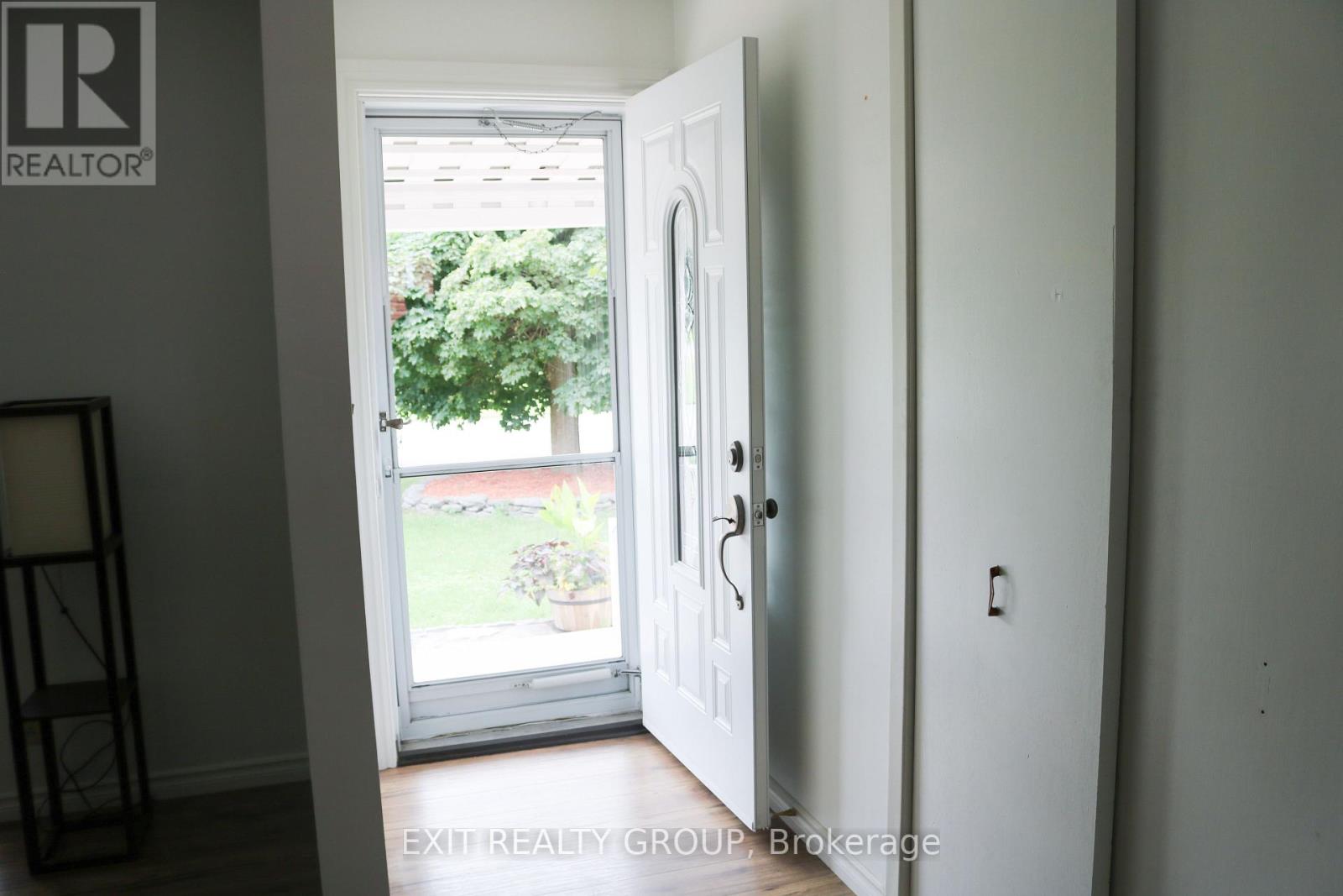 44 LEXINGTON CRES