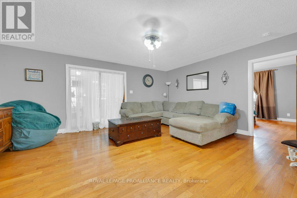 114 LISGAR ST