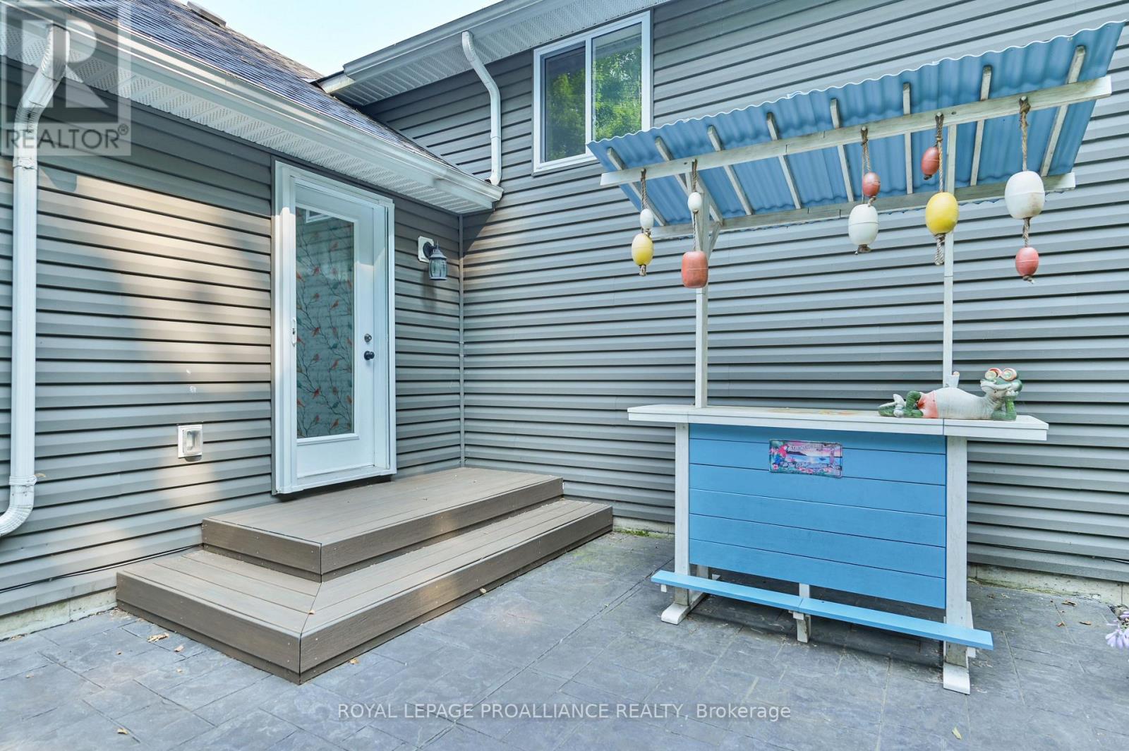 32 VICARI RD