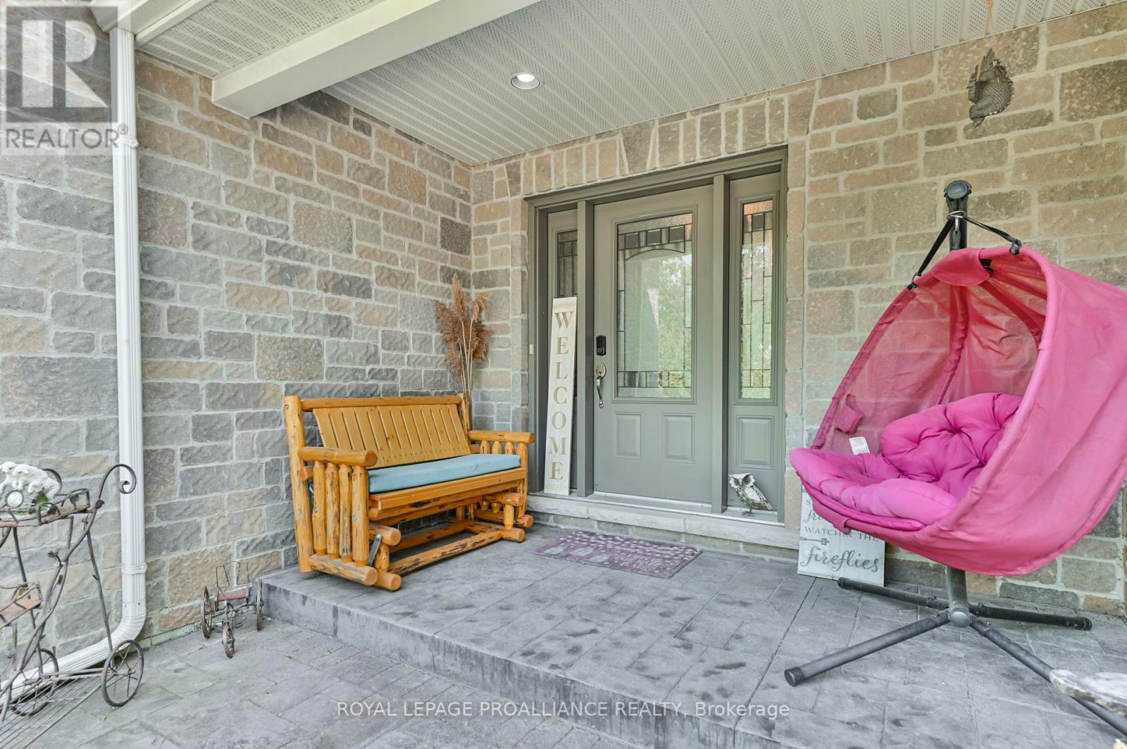 32 VICARI RD