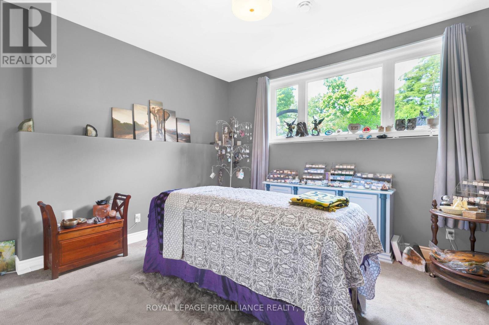 32 VICARI RD