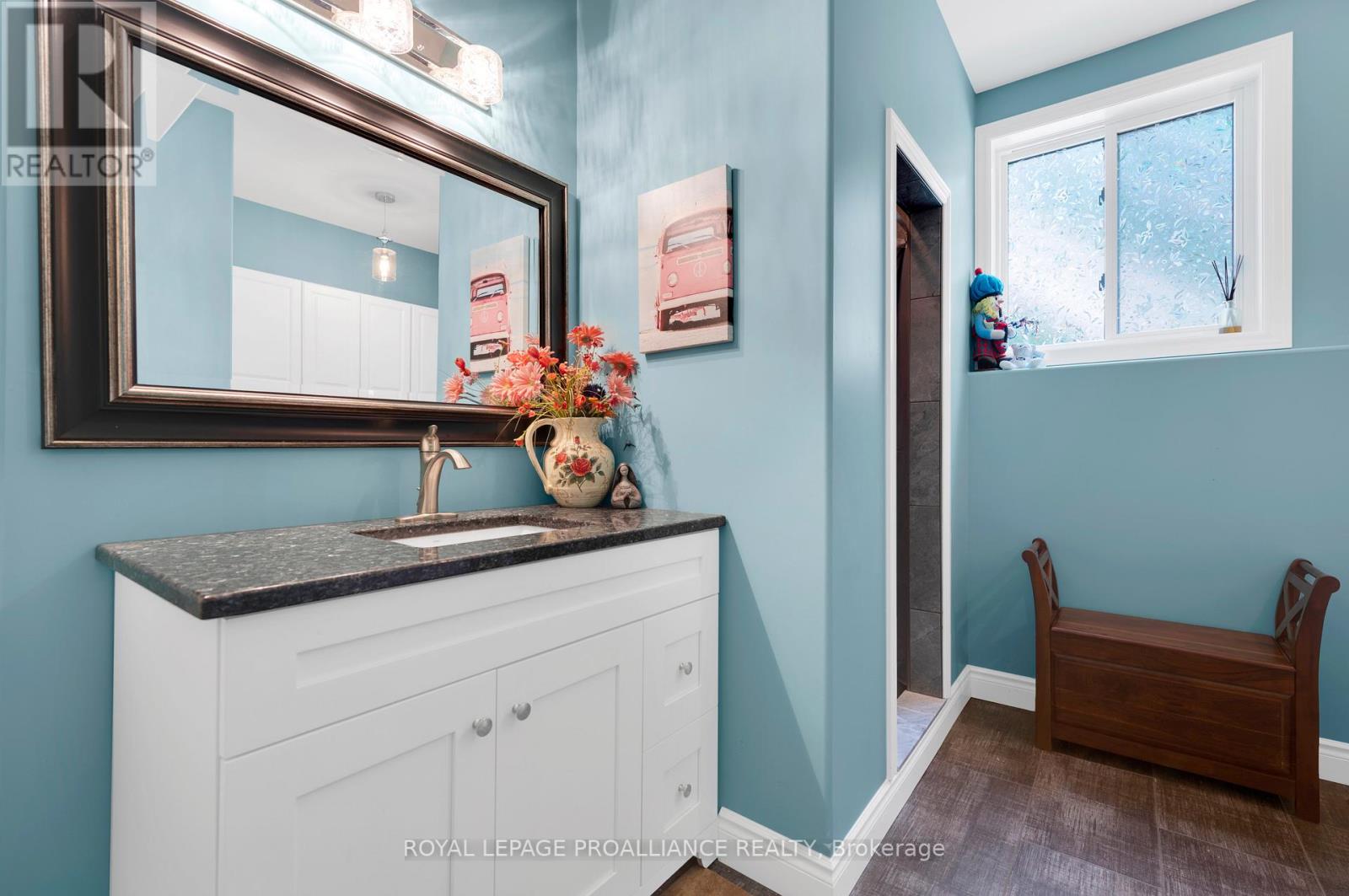 32 VICARI RD