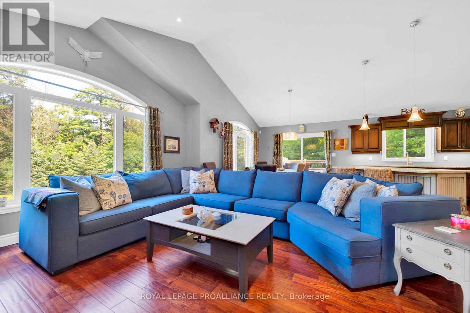32 VICARI RD