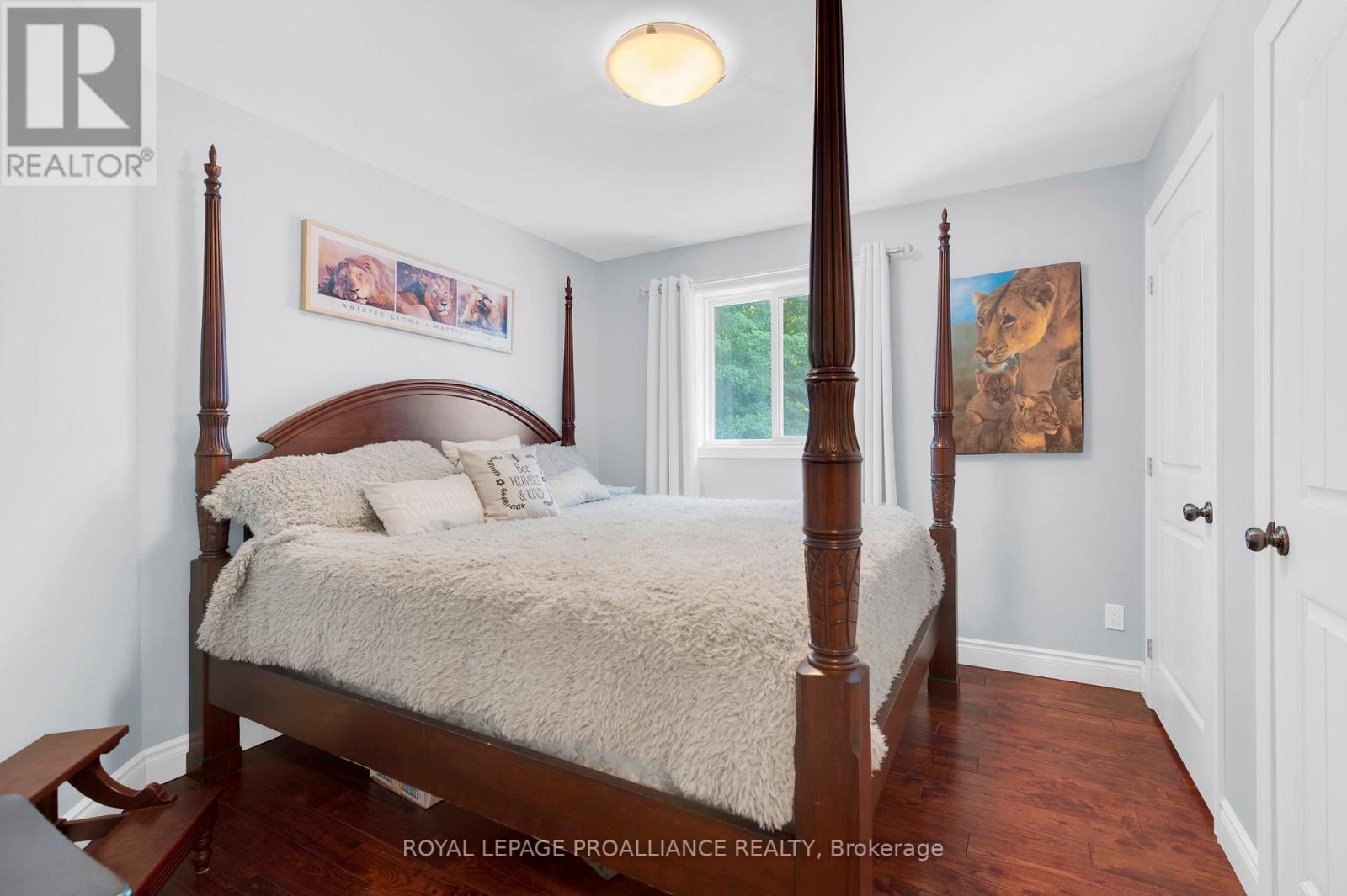 32 VICARI RD