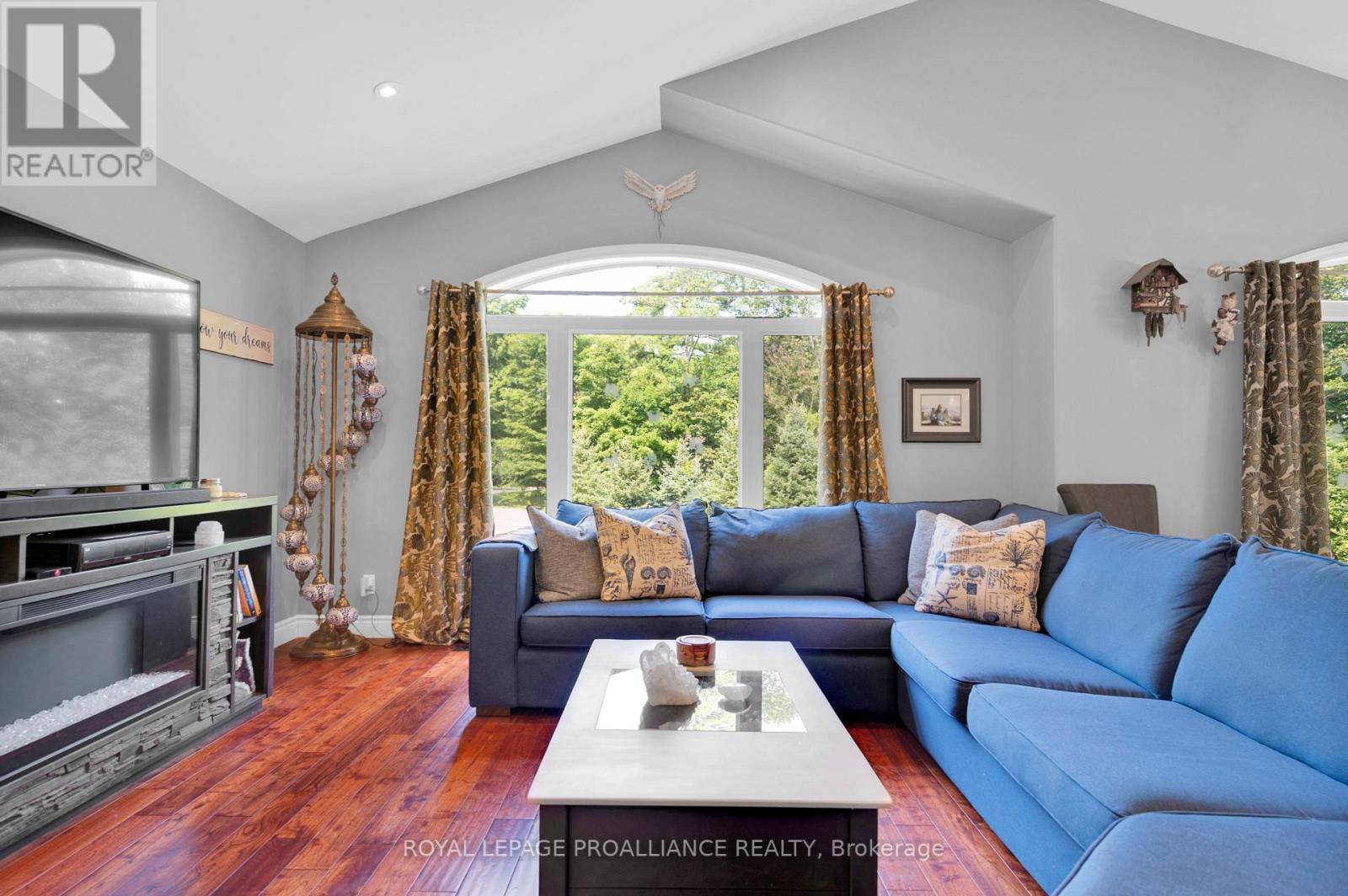32 VICARI RD