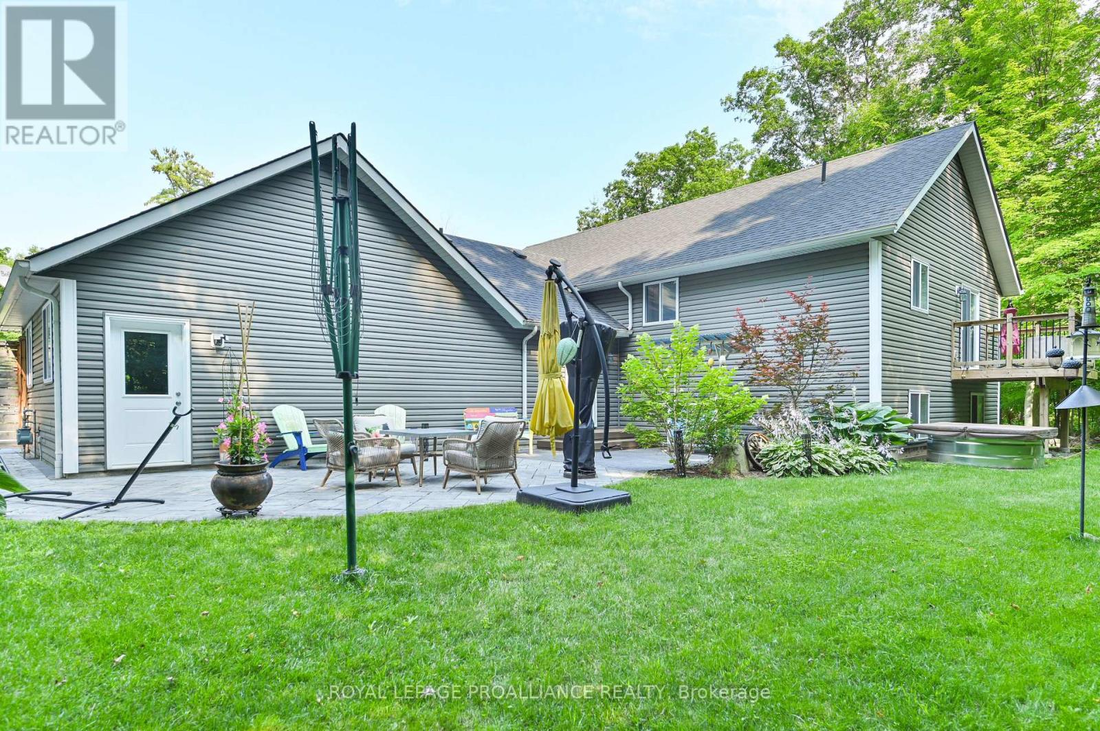 32 VICARI RD