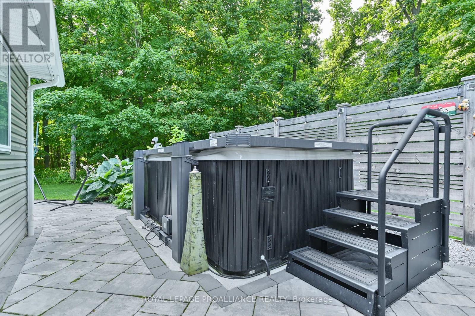 32 VICARI RD