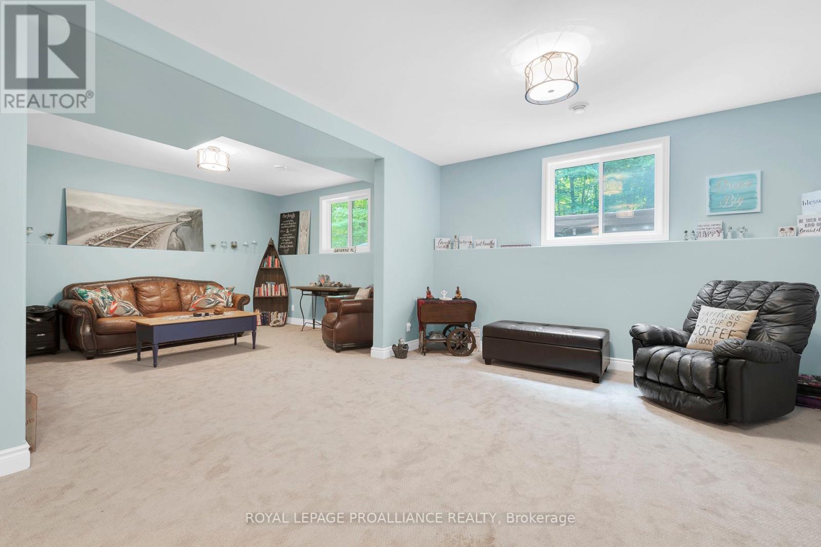 32 VICARI RD