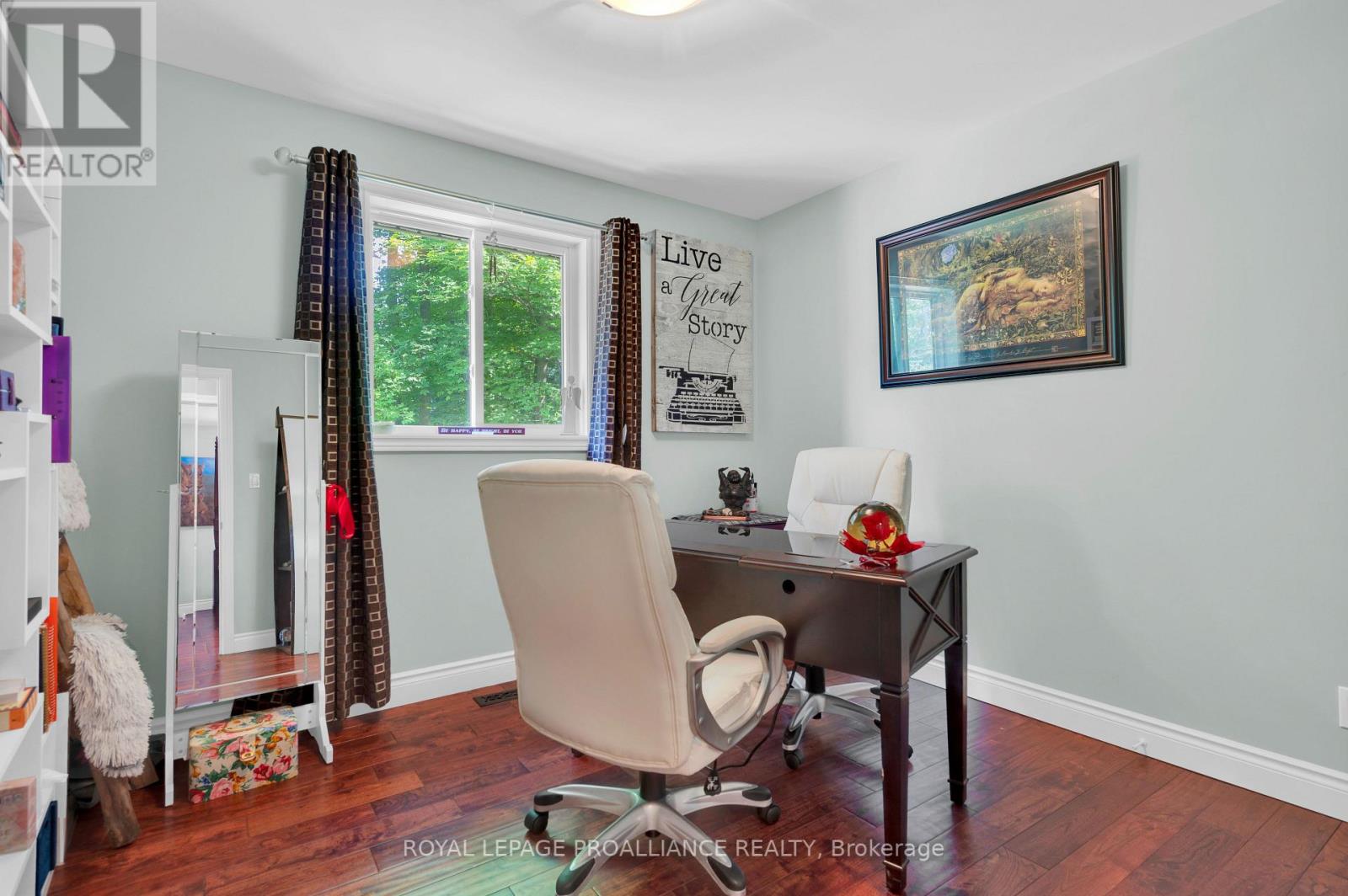 32 VICARI RD