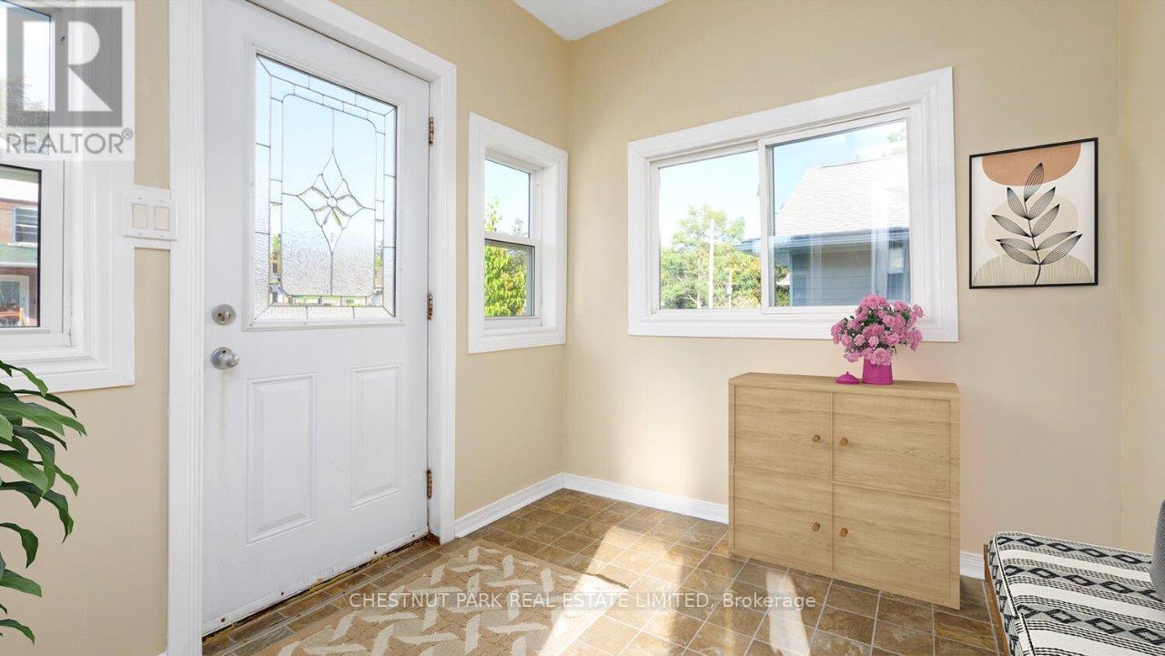 571 9TH STREET 'A'  W