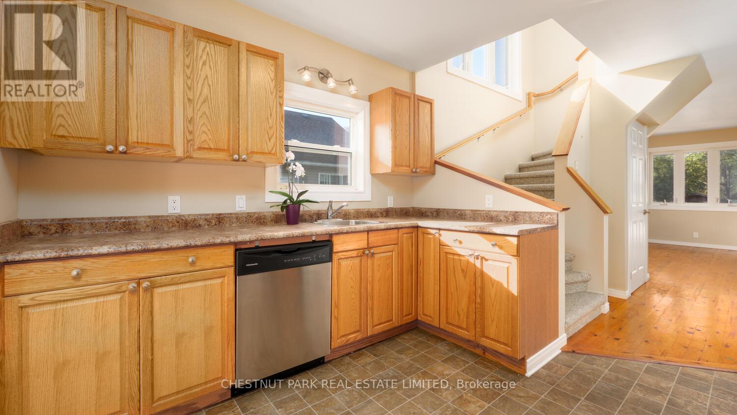 571 9TH STREET 'A'  W