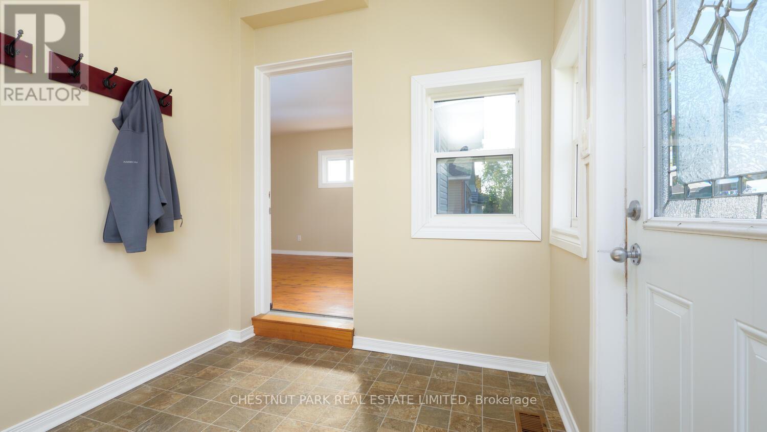 571 9TH STREET 'A'  W