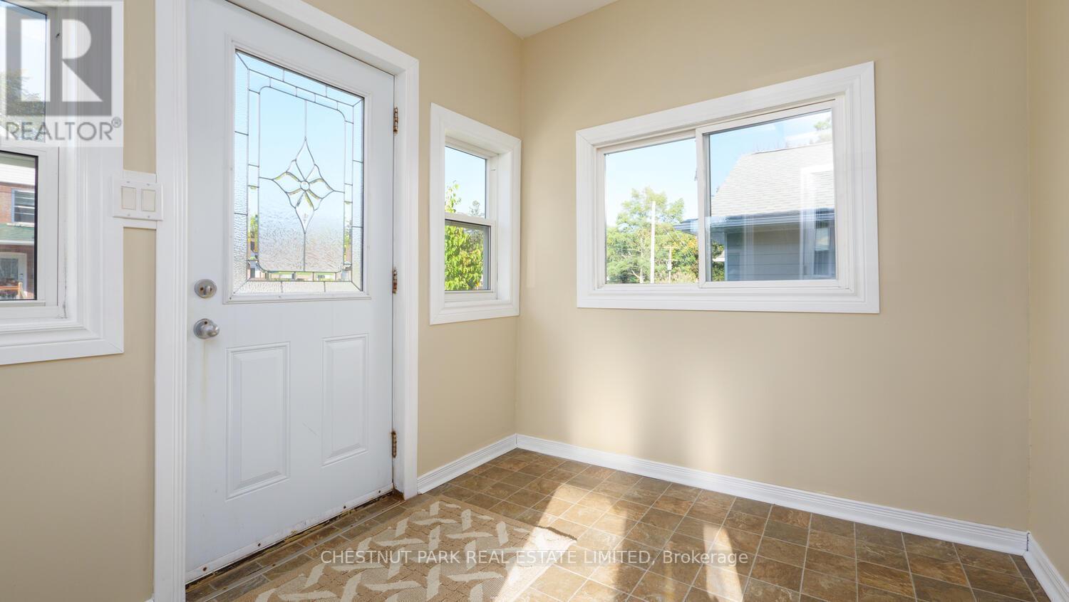 571 9TH STREET 'A'  W