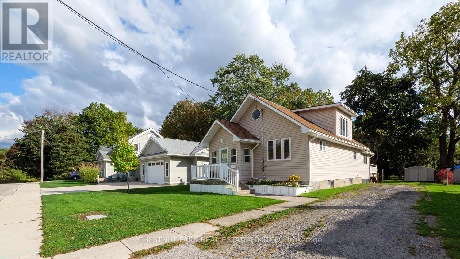 571 9TH STREET 'A'  W