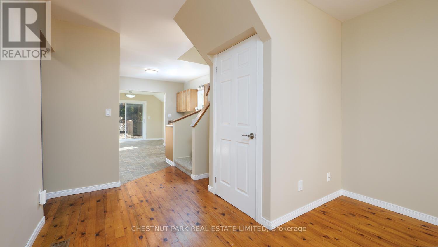 571 9TH STREET 'A'  W