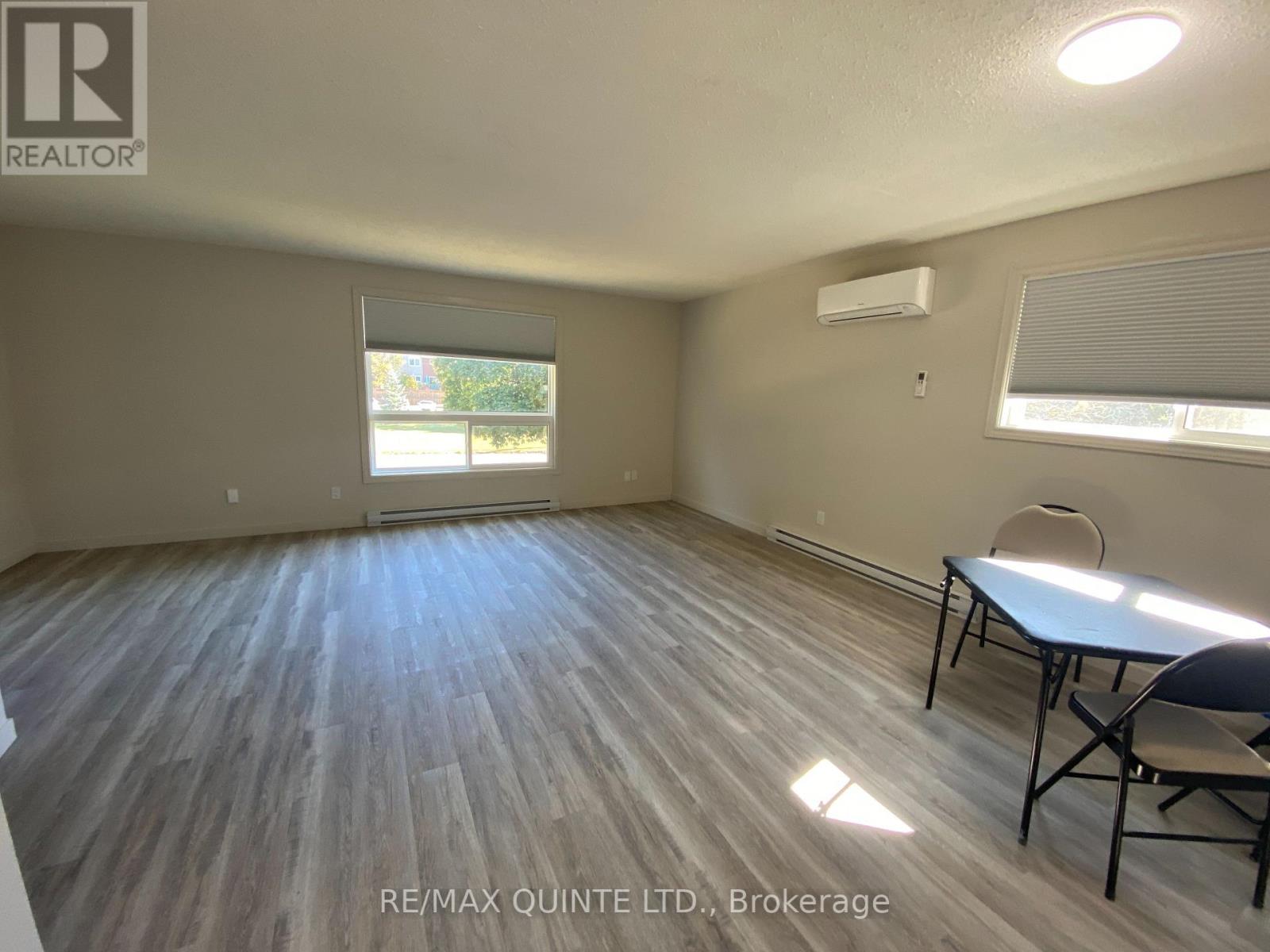 #4 -2 VILLAGE DR, #4